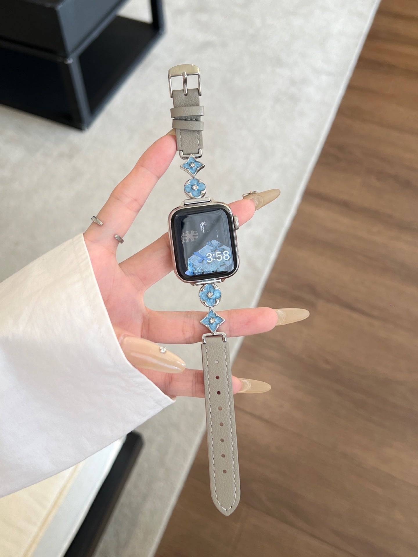 Apple applewatch leather strap cross flower women autumn and winter models