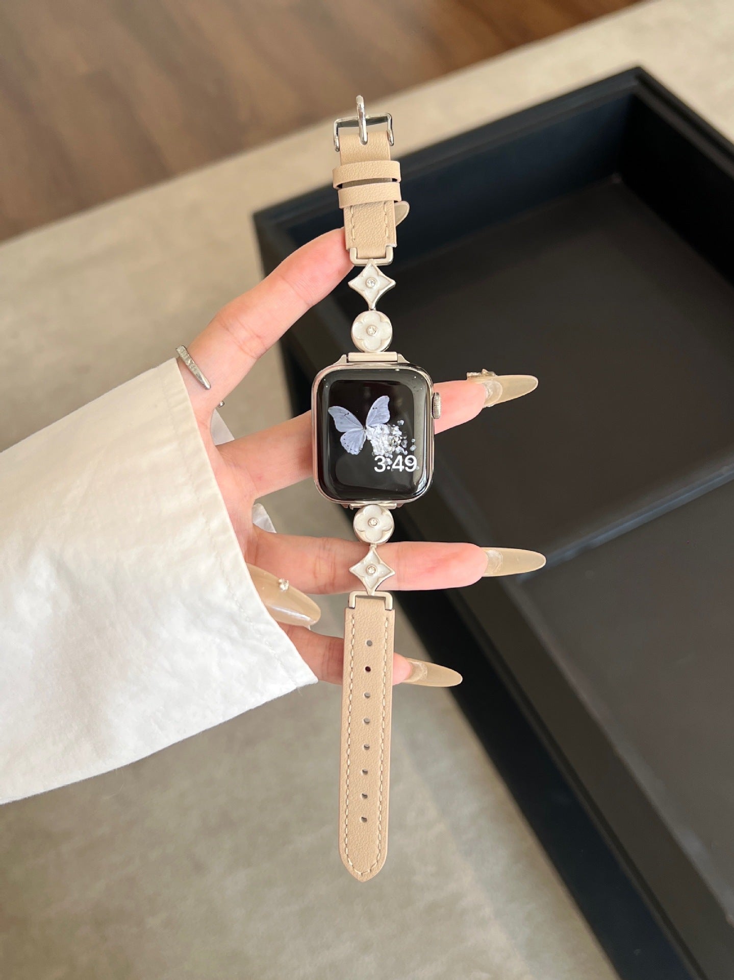 Apple applewatch leather strap cross flower women autumn and winter models